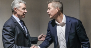 AASHTO Exec. Dir. Jim Tymon (left) welcomes USDOT Sec. Duffy to the 2025 AASHTO Washington Briefing. (Caption and photograph courtesy of AASHTO)